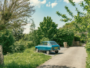 Citroen Ami 8 in a garden